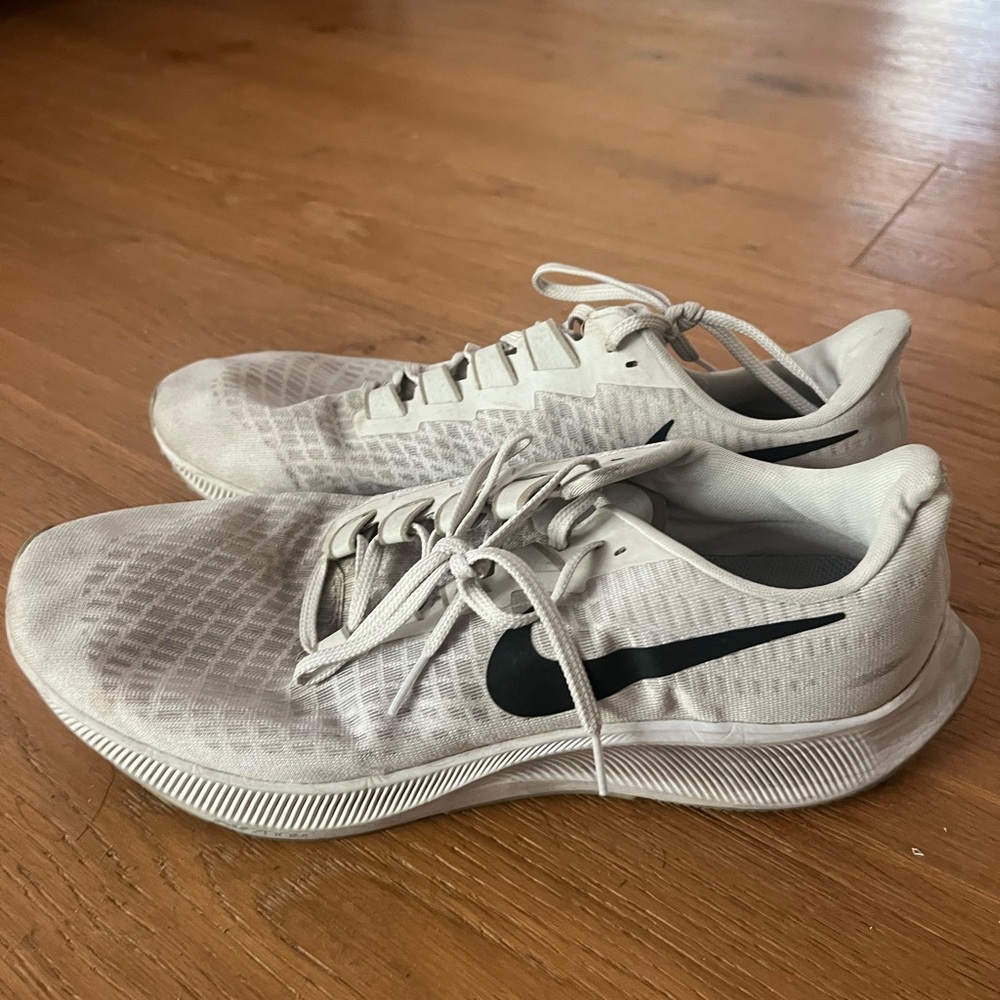Nike White and Black Athletic Shoes for Performance
